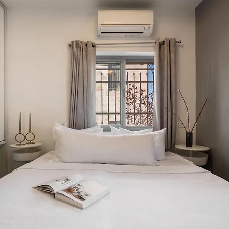 Dinning Room, Bedroom And Balcony Jerusalem Exterior photo