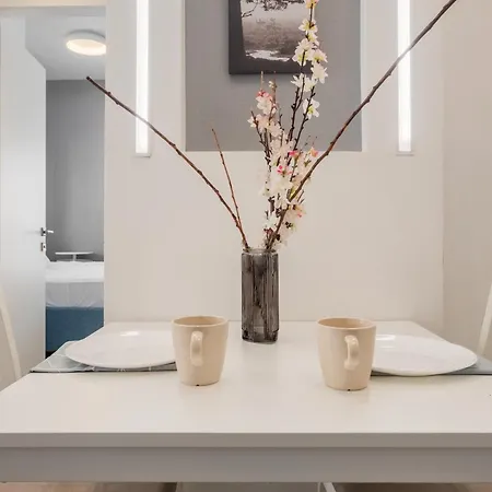 Dinning Room, Bedroom And Balcony Jerusalem Exterior photo