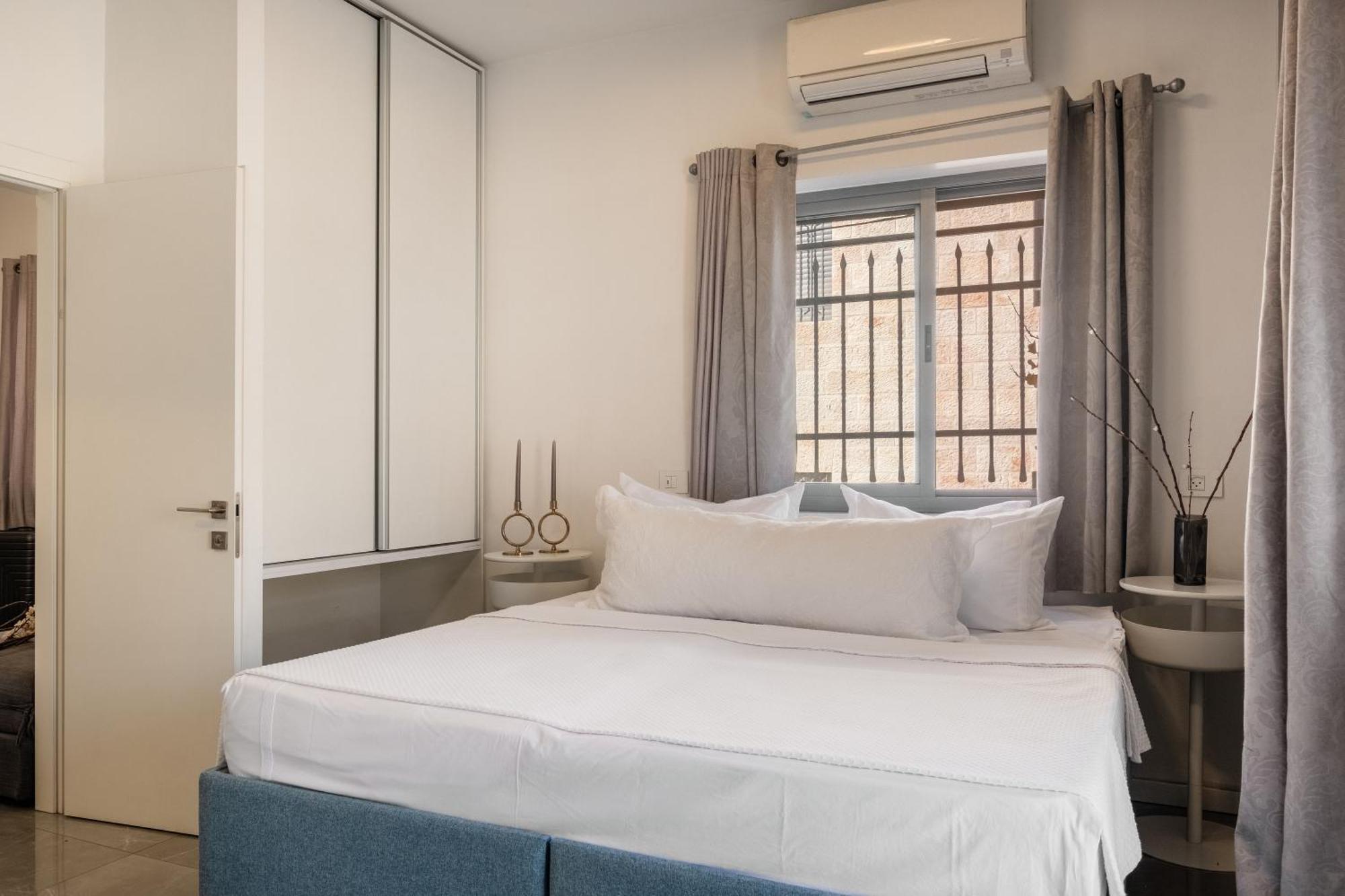 דירה Dinning Room, Bedroom And Balcony ירושלים