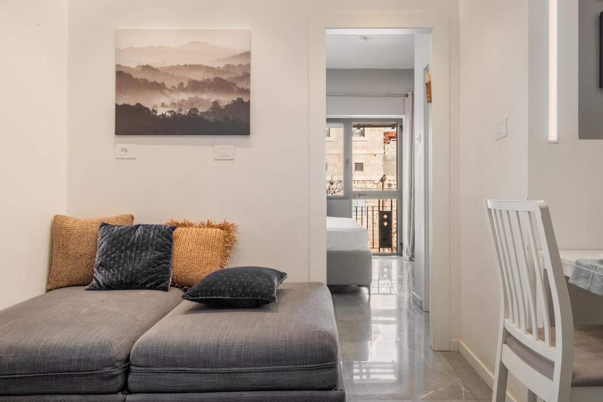 Apartment Dinning Room, Bedroom And Balcony Jerusalem
