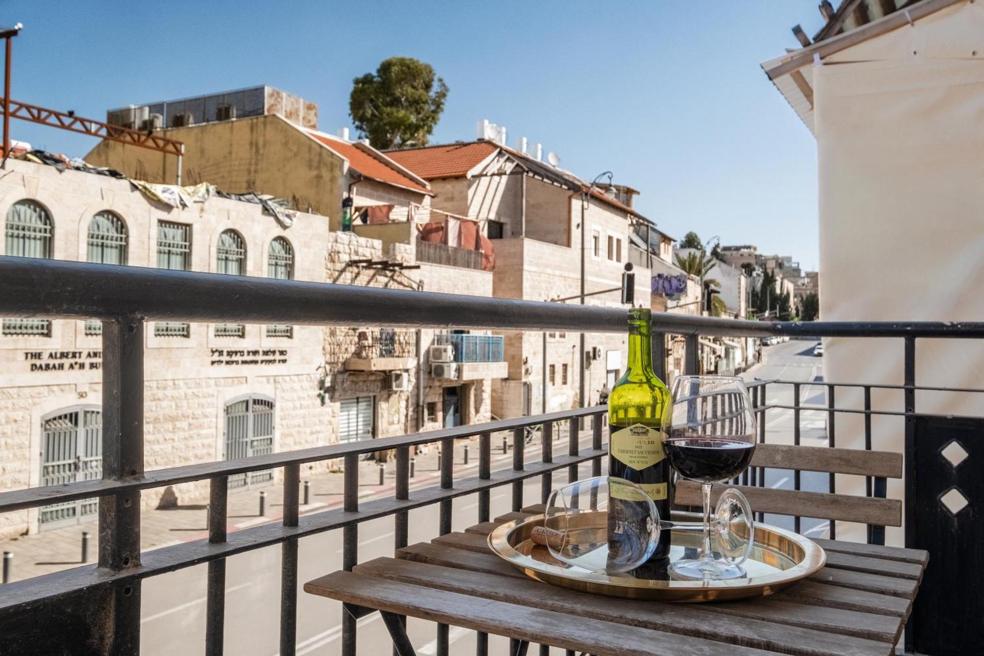 Dinning Room, Bedroom And Balcony דירה *