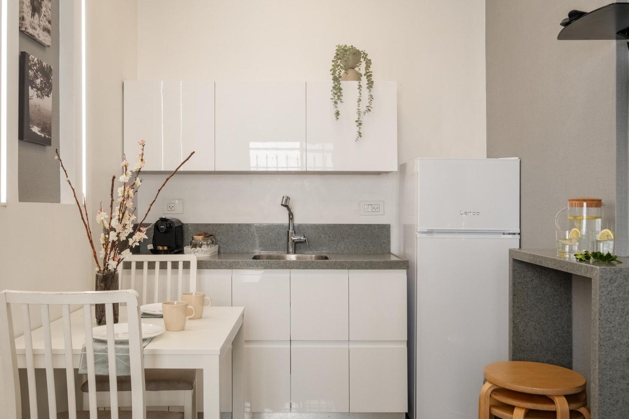 Dinning Room, Bedroom And Balcony ירושלים